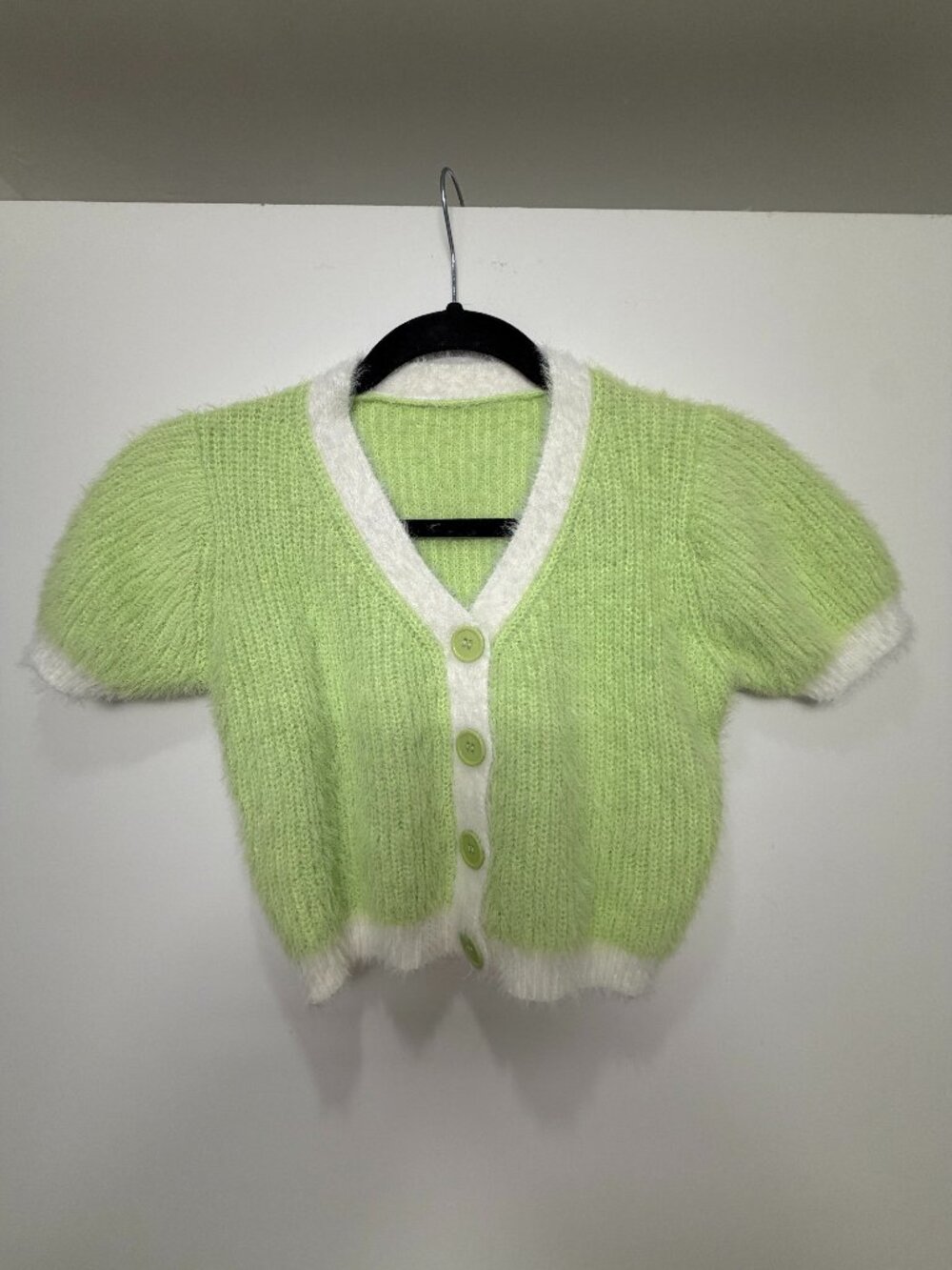 Fuzzy green cap sleeve sweater 💚
